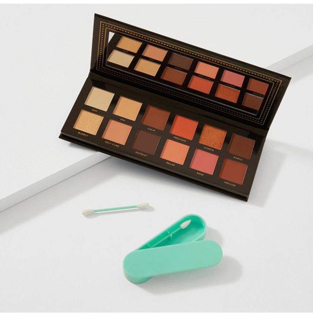 Ace beaute Eyeshadow palette
